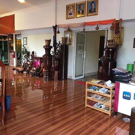 Manel Guesthouse And Restaurant ศรีมโนรม ภายนอก รูปภาพ
