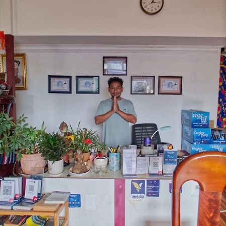 Manel Guesthouse And Restaurant ศรีมโนรม ภายนอก รูปภาพ