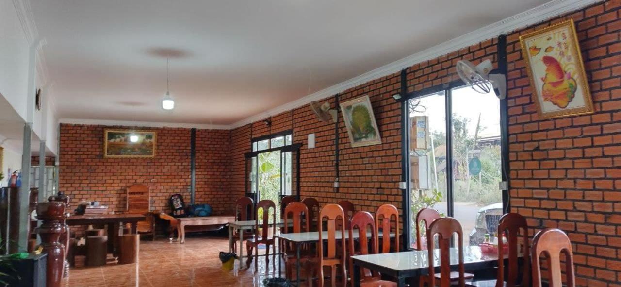 Manel Guesthouse And Restaurant ศรีมโนรม ภายนอก รูปภาพ