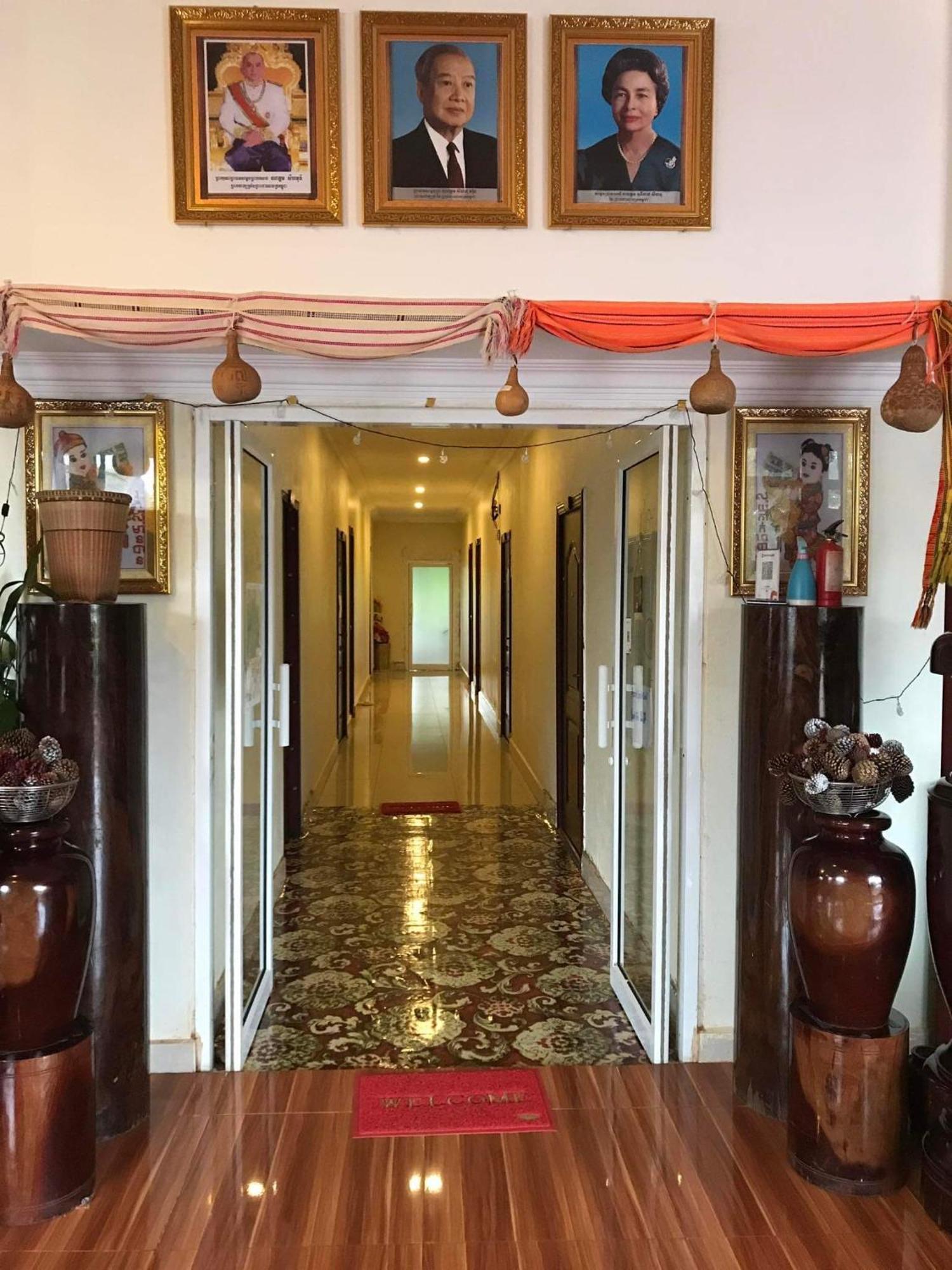 Manel Guesthouse And Restaurant ศรีมโนรม ภายนอก รูปภาพ