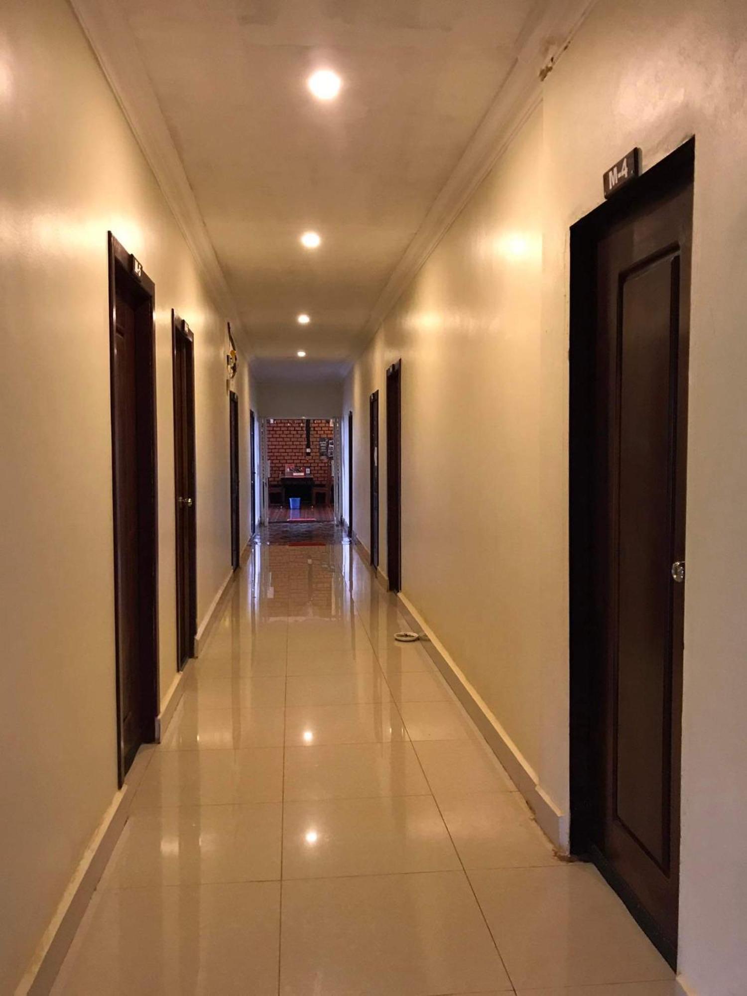 Manel Guesthouse And Restaurant ศรีมโนรม ภายนอก รูปภาพ