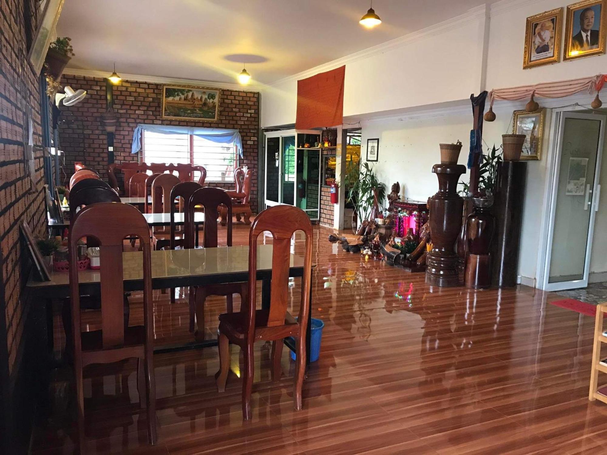 Manel Guesthouse And Restaurant ศรีมโนรม ภายนอก รูปภาพ