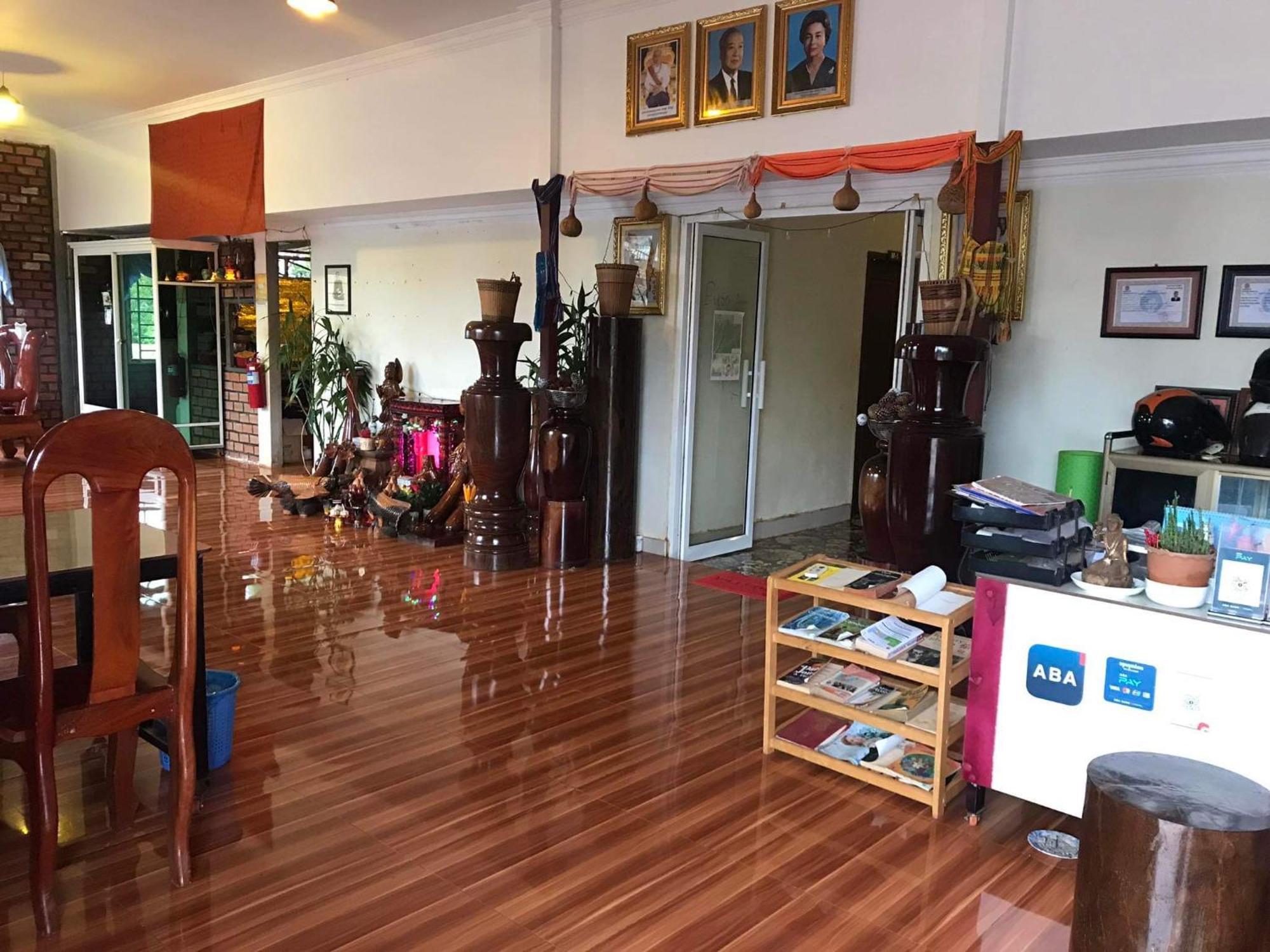 Manel Guesthouse And Restaurant ศรีมโนรม ภายนอก รูปภาพ