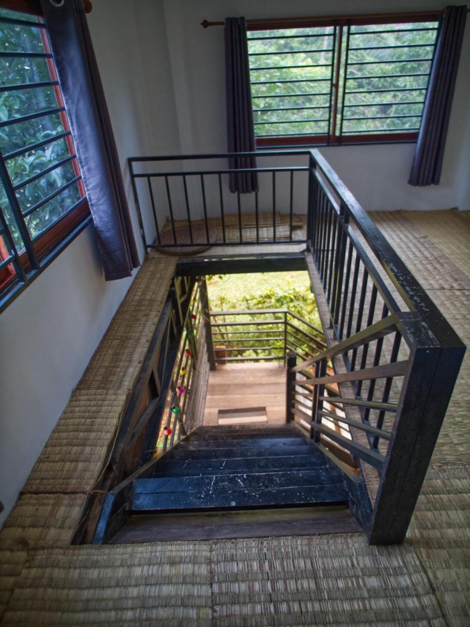 Manel Guesthouse And Restaurant ศรีมโนรม ภายนอก รูปภาพ