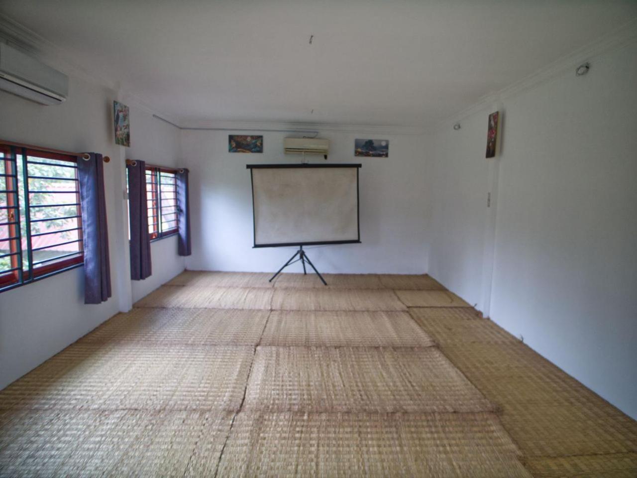 Manel Guesthouse And Restaurant ศรีมโนรม ภายนอก รูปภาพ