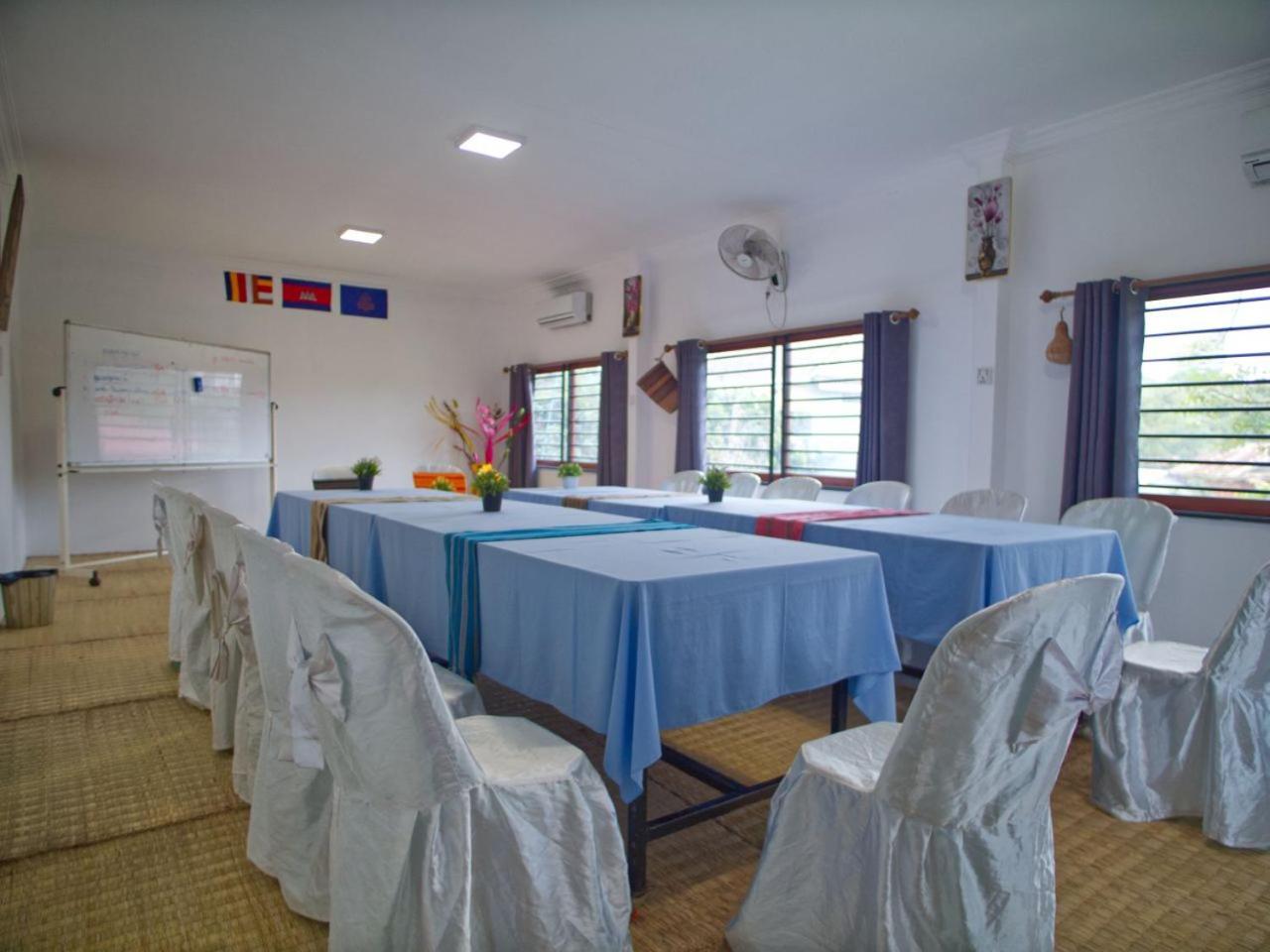 Manel Guesthouse And Restaurant ศรีมโนรม ภายนอก รูปภาพ
