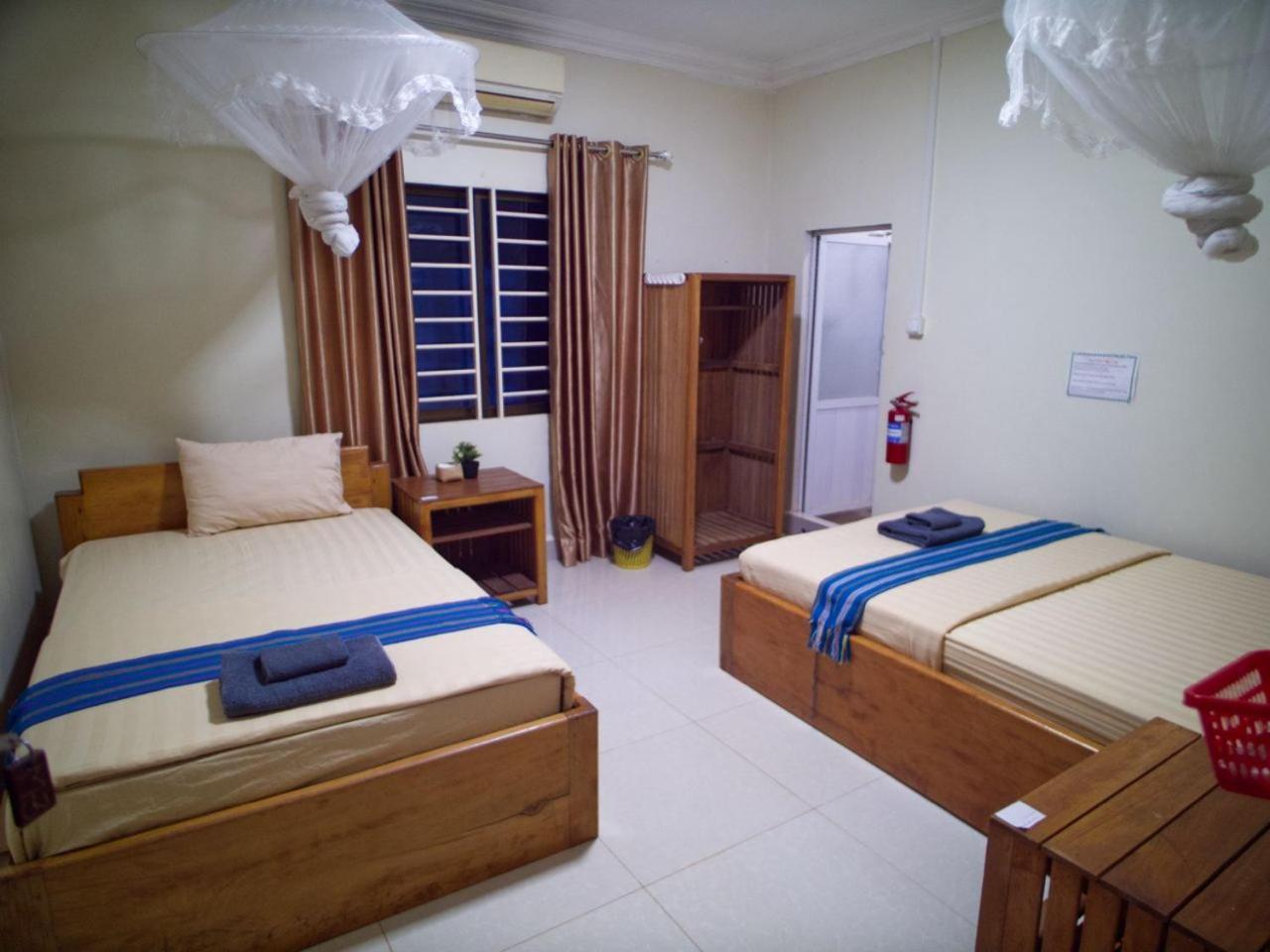 Manel Guesthouse And Restaurant ศรีมโนรม ภายนอก รูปภาพ
