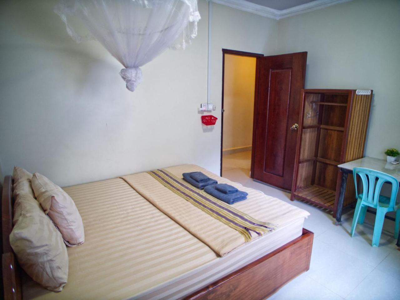 Manel Guesthouse And Restaurant ศรีมโนรม ภายนอก รูปภาพ
