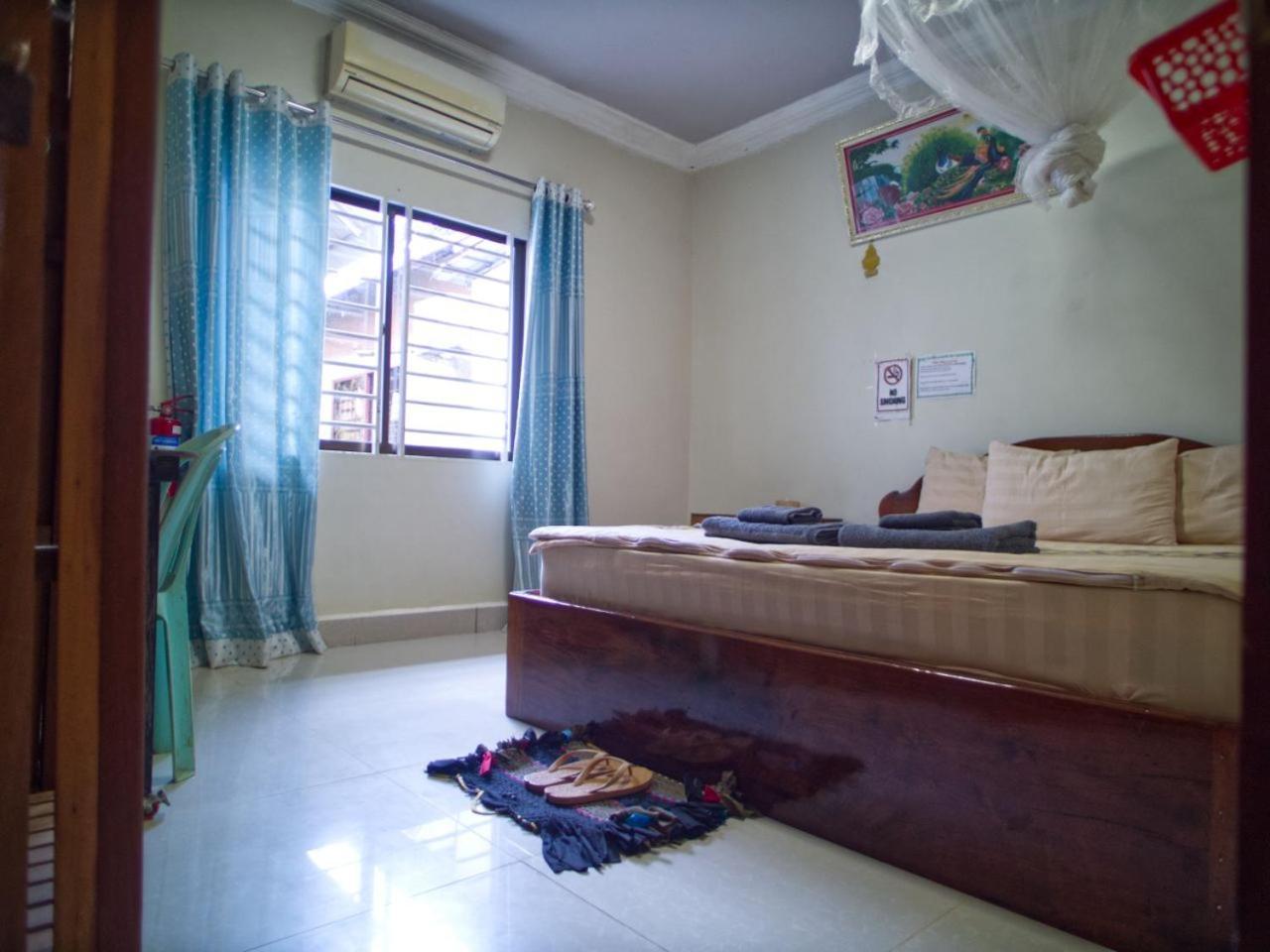 Manel Guesthouse And Restaurant ศรีมโนรม ภายนอก รูปภาพ