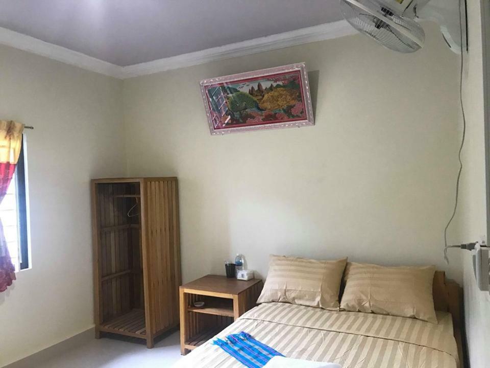 Manel Guesthouse And Restaurant ศรีมโนรม ภายนอก รูปภาพ