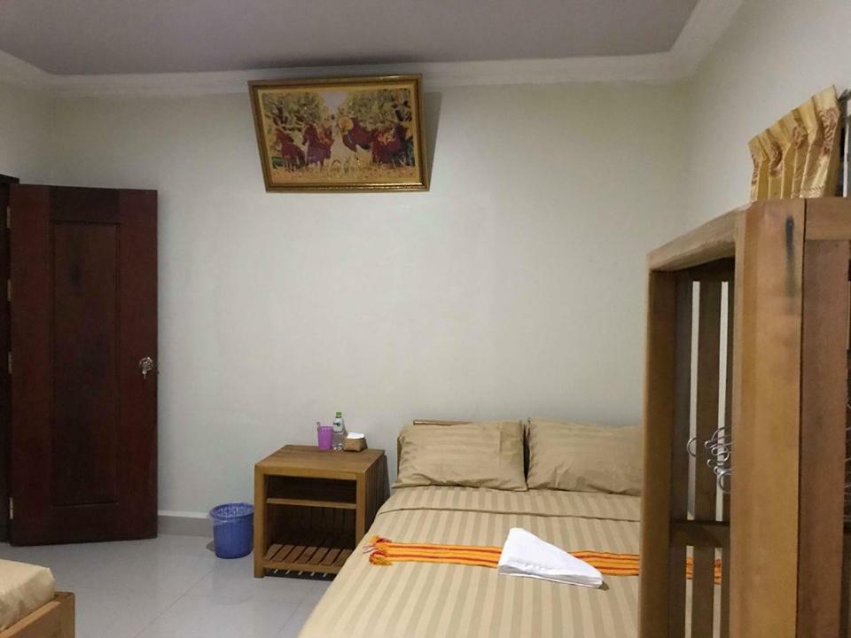 Manel Guesthouse And Restaurant ศรีมโนรม ภายนอก รูปภาพ
