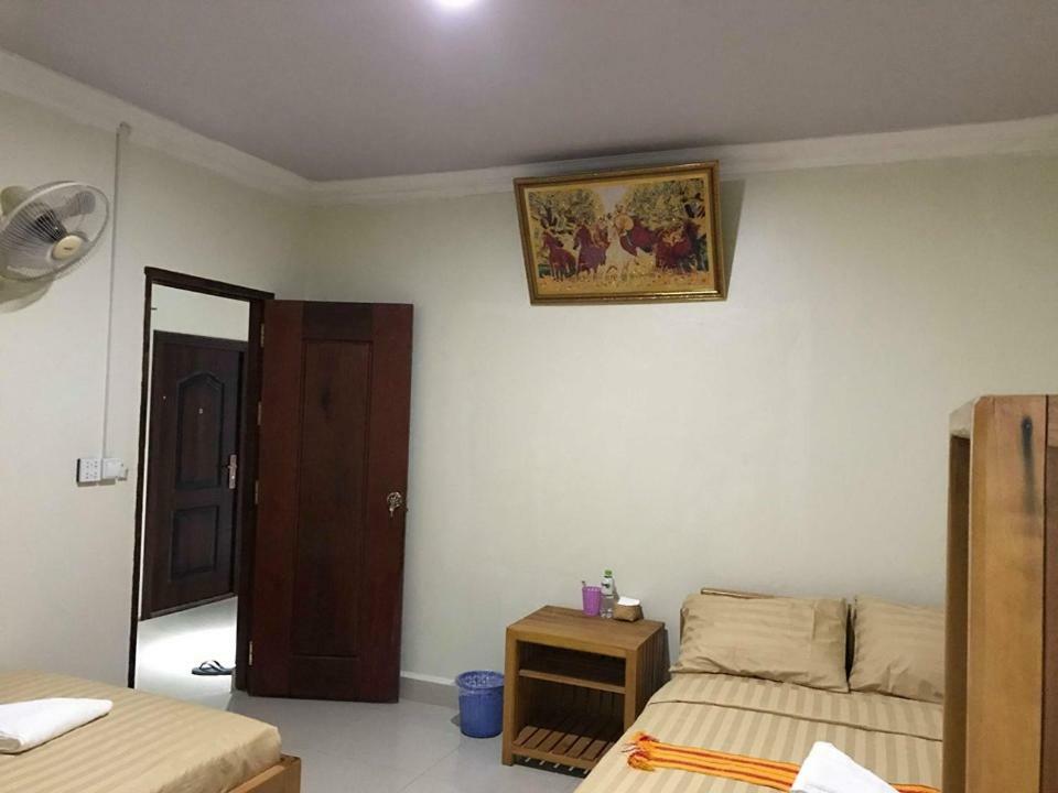Manel Guesthouse And Restaurant ศรีมโนรม ภายนอก รูปภาพ