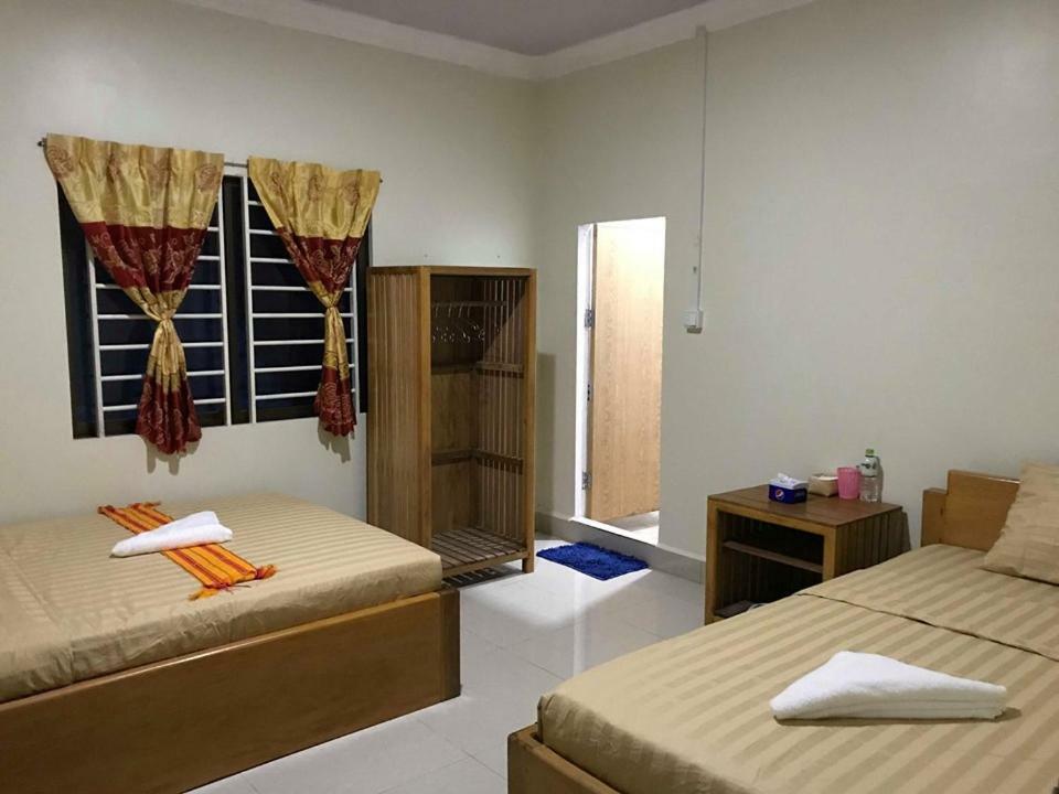 Manel Guesthouse And Restaurant ศรีมโนรม ภายนอก รูปภาพ