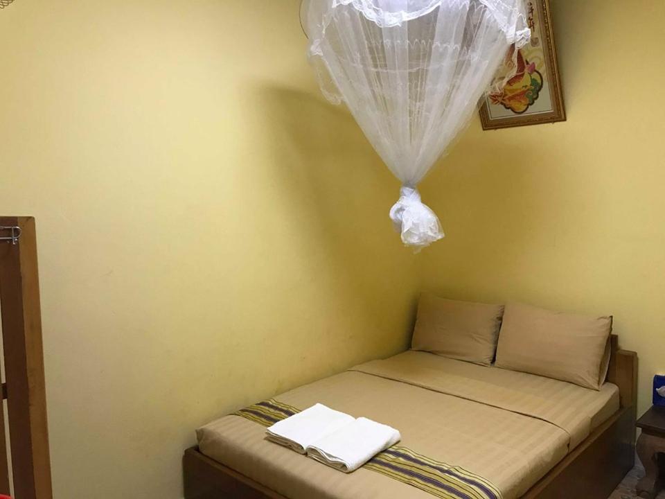 Manel Guesthouse And Restaurant ศรีมโนรม ภายนอก รูปภาพ