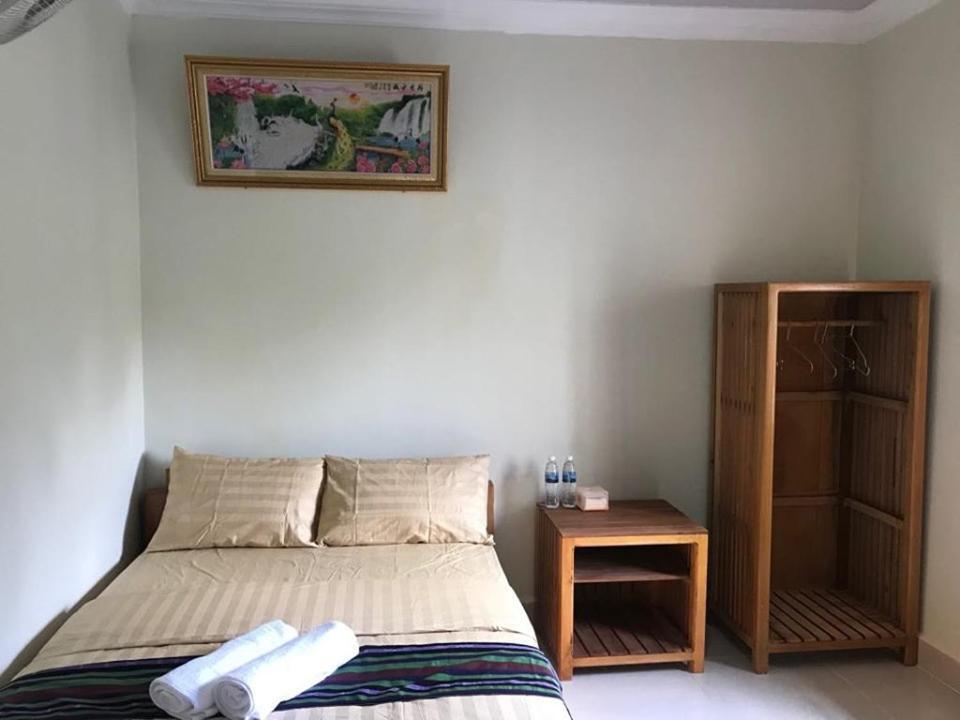 Manel Guesthouse And Restaurant ศรีมโนรม ภายนอก รูปภาพ