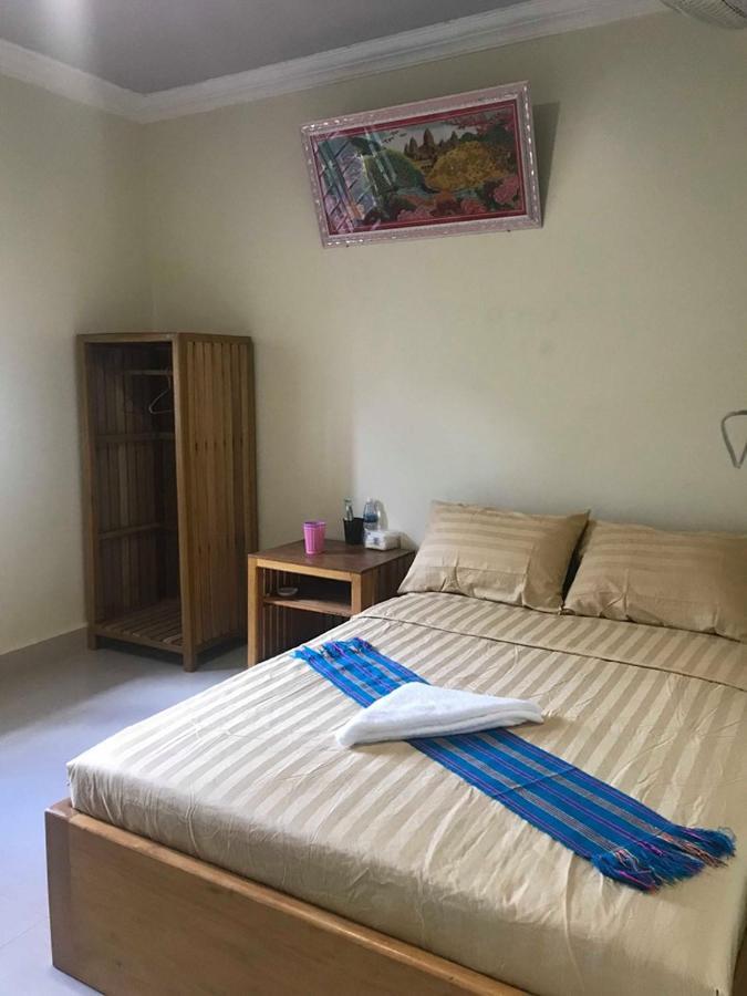 Manel Guesthouse And Restaurant ศรีมโนรม ภายนอก รูปภาพ
