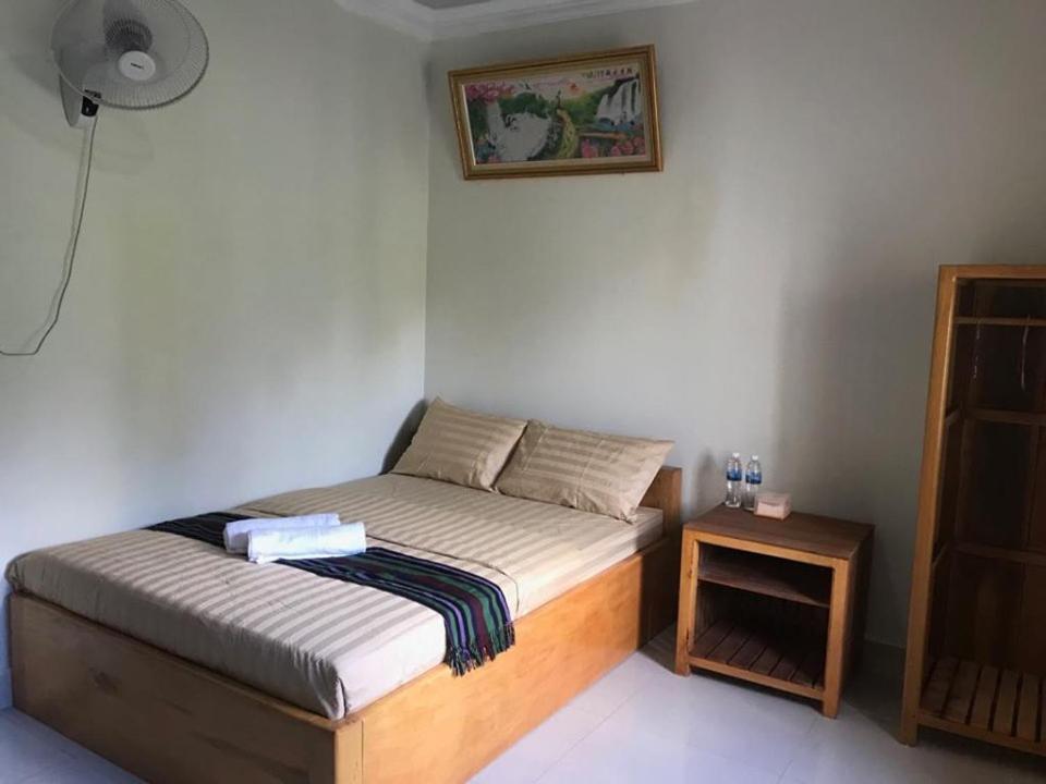 Manel Guesthouse And Restaurant ศรีมโนรม ภายนอก รูปภาพ