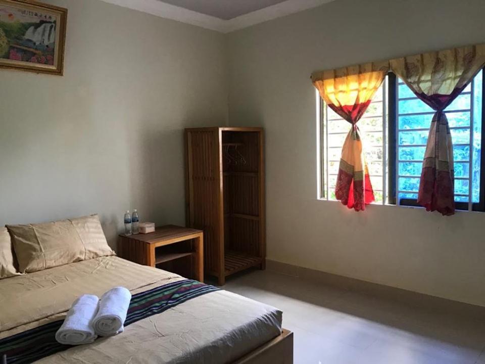 Manel Guesthouse And Restaurant ศรีมโนรม ภายนอก รูปภาพ